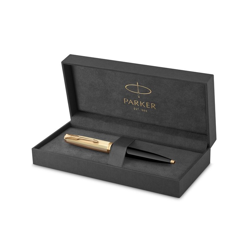 Parker 51-kuglepen | deluxe-sort cylinder med detaljer i guld | medium spids i 18k guld med patron med sort blæk | gaveæske