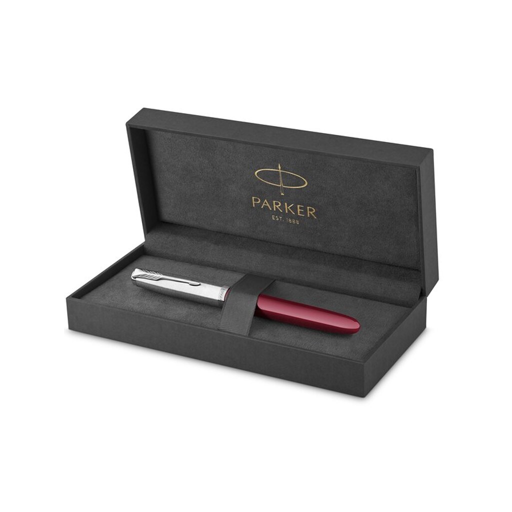 Parker 51-fyldepen | bordeauxfarvet cylinder med detaljer i krom | fin spids med sort blækpatron | gaveæske
