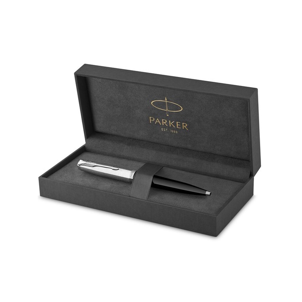 Parker 51-kuglepen | sort cylinder med detaljer i krom | patron med medium spids og sort blæk | gaveæske