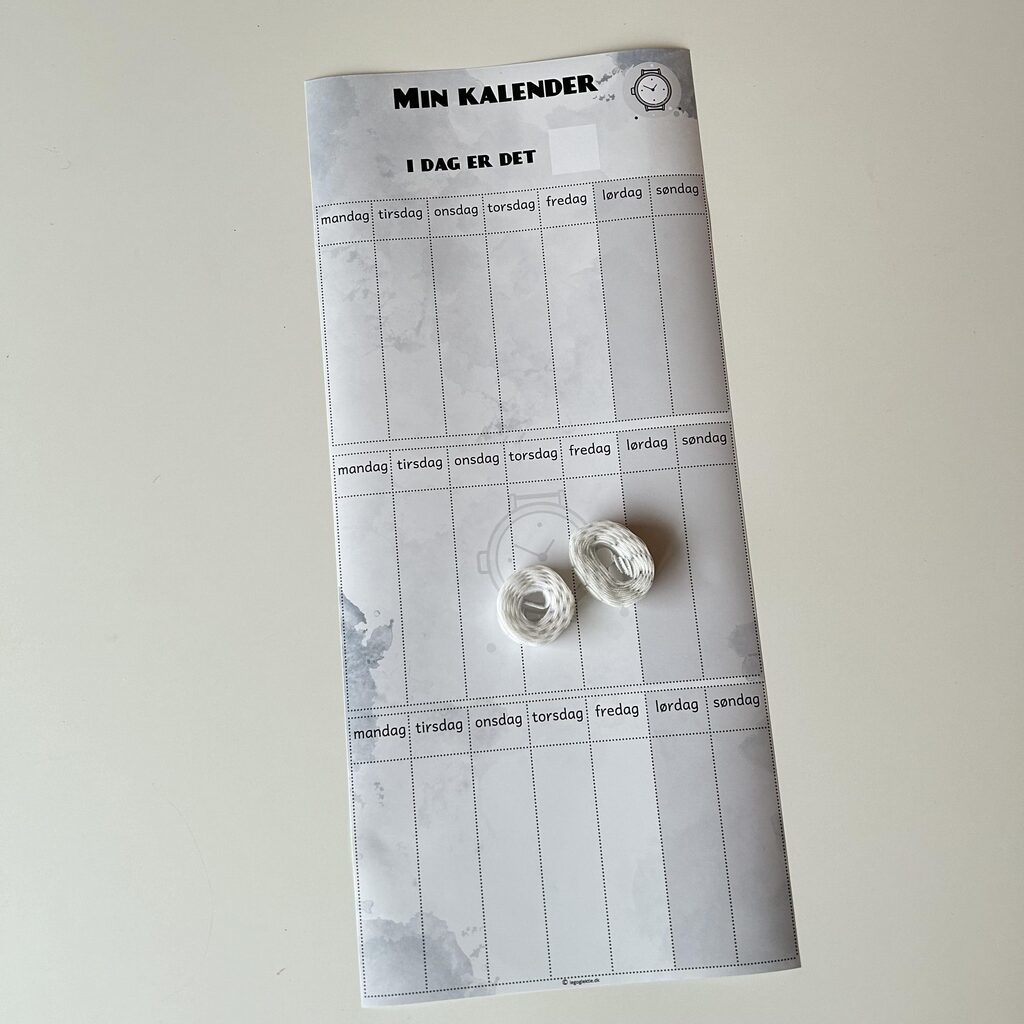 Kalender til børn (grå) - KUN plakat og velcro