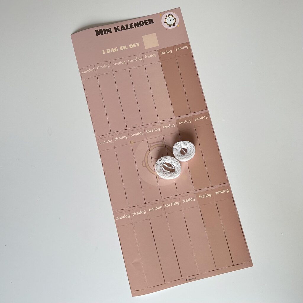 Kalender til børn (jordfarvet) - KUN plakat og velcro