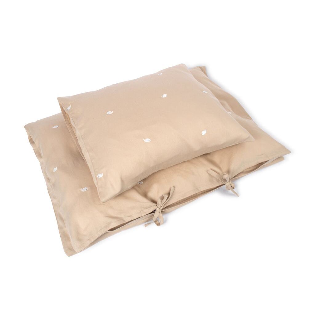 Baby sengetøj GOTS (70x100 cm) - Broderet Hvalen Christian - Warm Grey