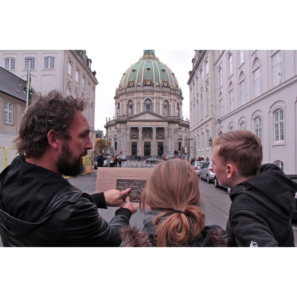 Drabet ved Amalienborg Slot - Solve a Mystery