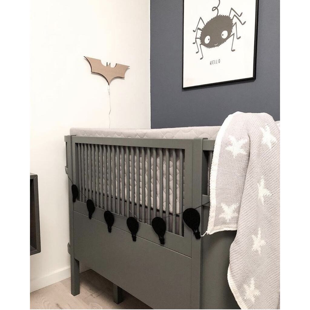Baby ranke med luftballoner i filt