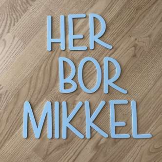 Store blokbogstaver i lyseblå akryl  -  køb enkeltvis
