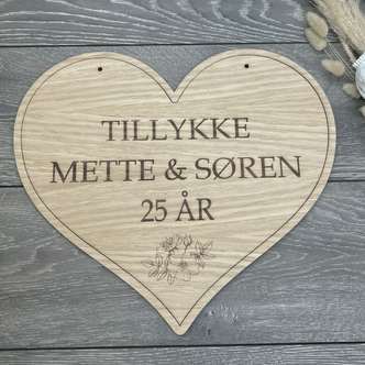 Moderne hjerteskilt med 3 linjer & blomster
