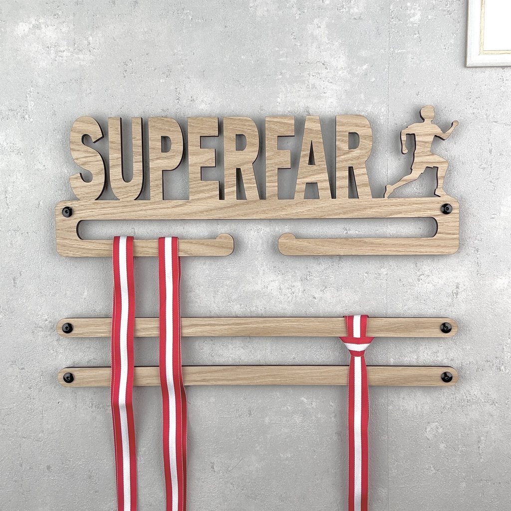 Medalje ophæng med "SUPER FAR"