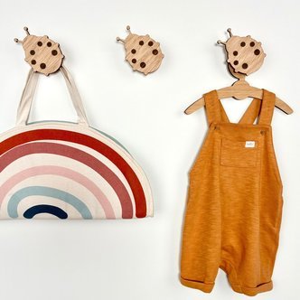 Mariehøne knage - Graveret eg