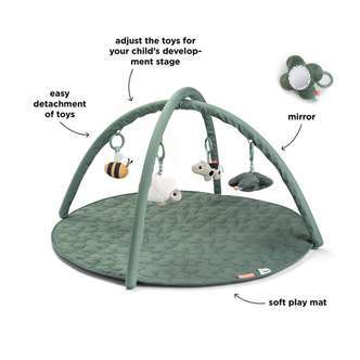 Done By Deer Aktivitetslegetæppe - Tiny Farm - Grøn