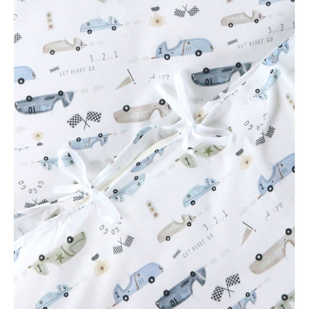 Nørgaard Madsens Sengetøj - Baby - Hvid m. Gamle Biler