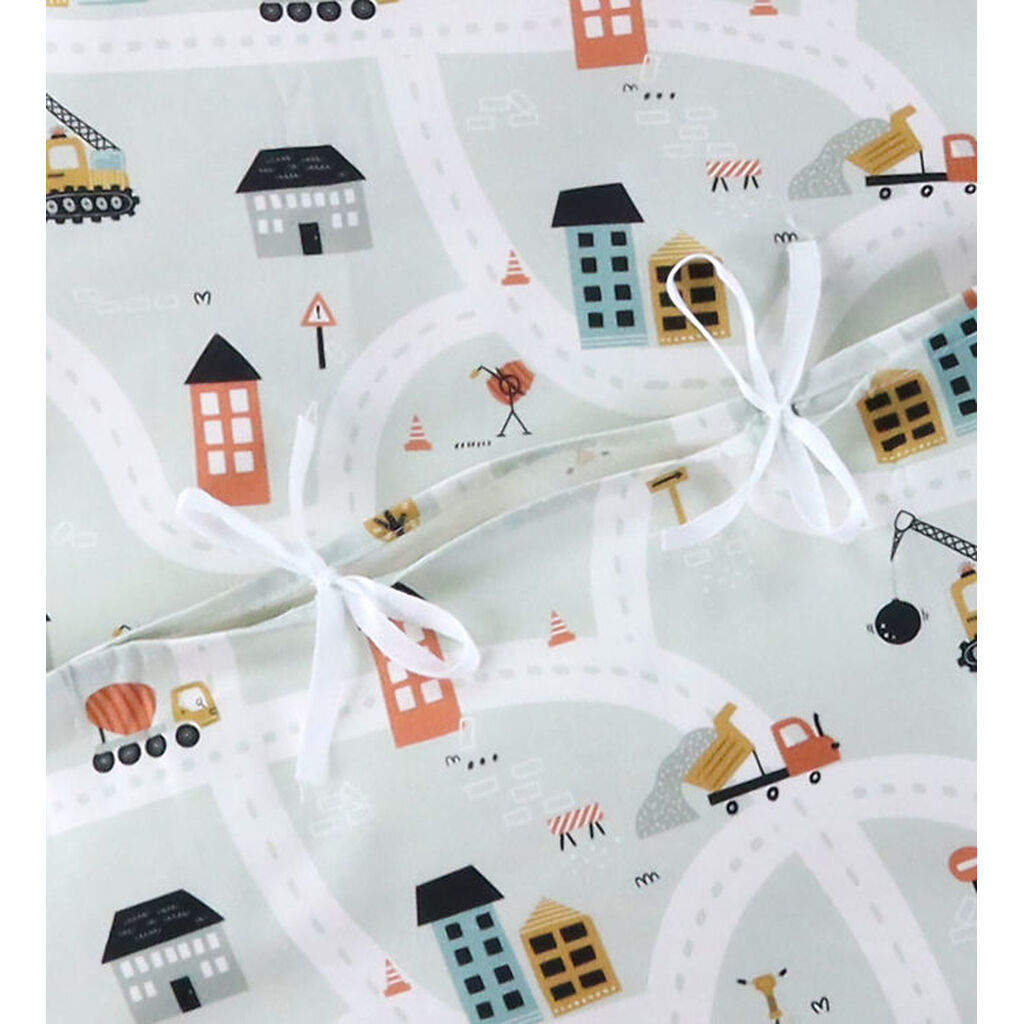 Nørgaard Madsens Sengetøj - Baby - Grå m. Veje/Arbejdsmaskiner