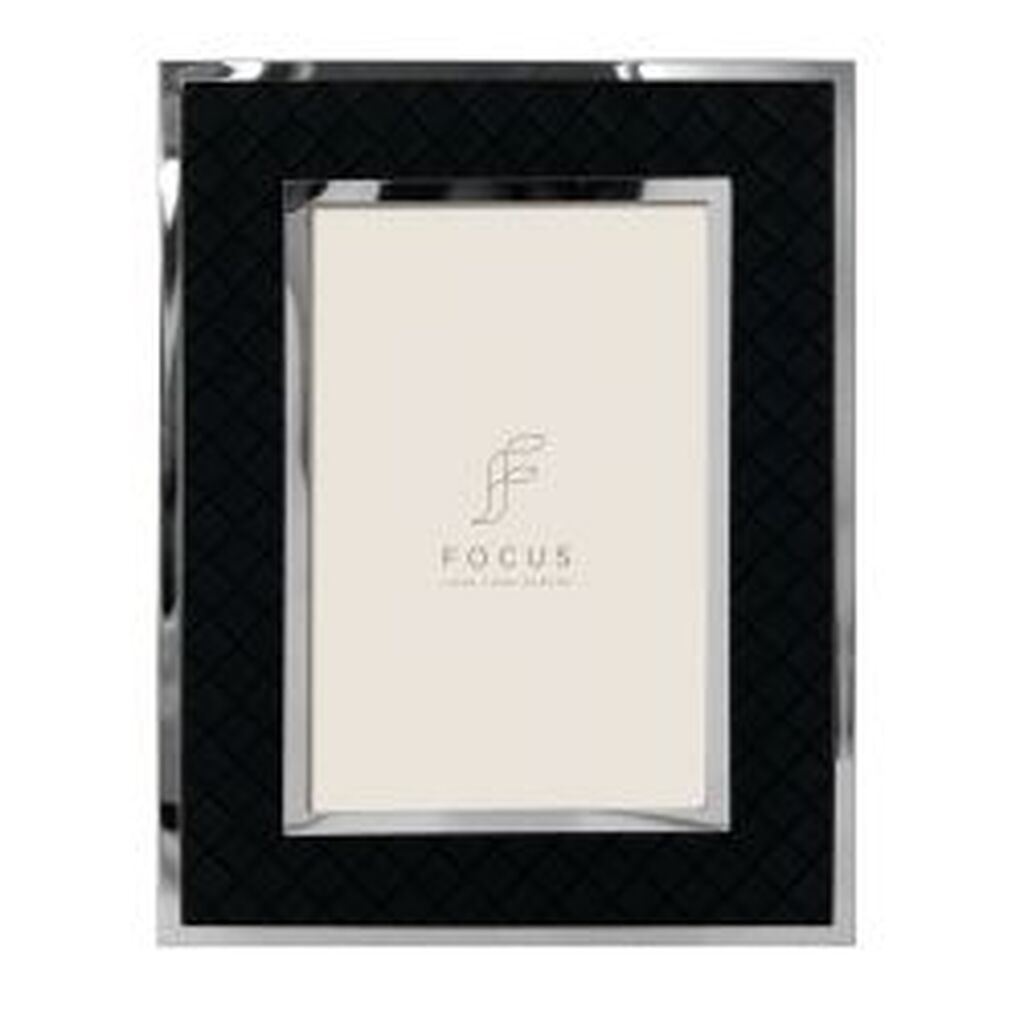 Focus Camellia Black 10x15