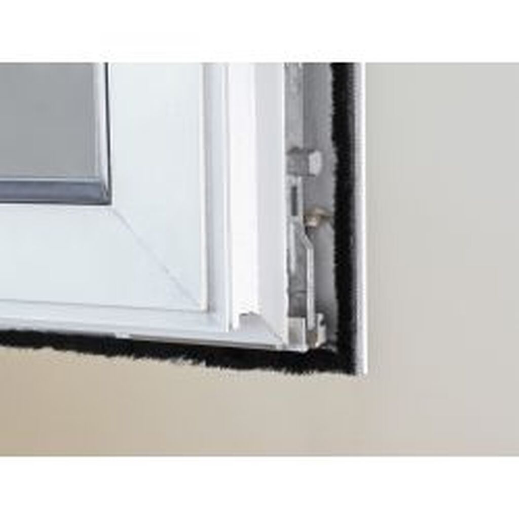 Delock Brush Strip Self-adhesive 15 Mm - Length 5 M Black