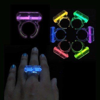 Selvlysende fingerring - flere farver - - Rød