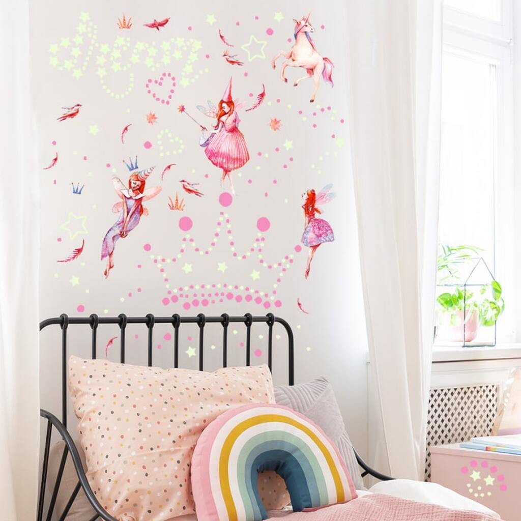 Selvlysende wallsticker med Enhjørninger, feer, prikker og masser af stjerner. Hele 638 stk.