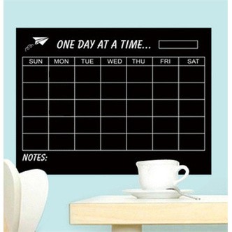Wallsticker tavle. Ugekalender til kridt. Inkl kridt. 60x45cm.