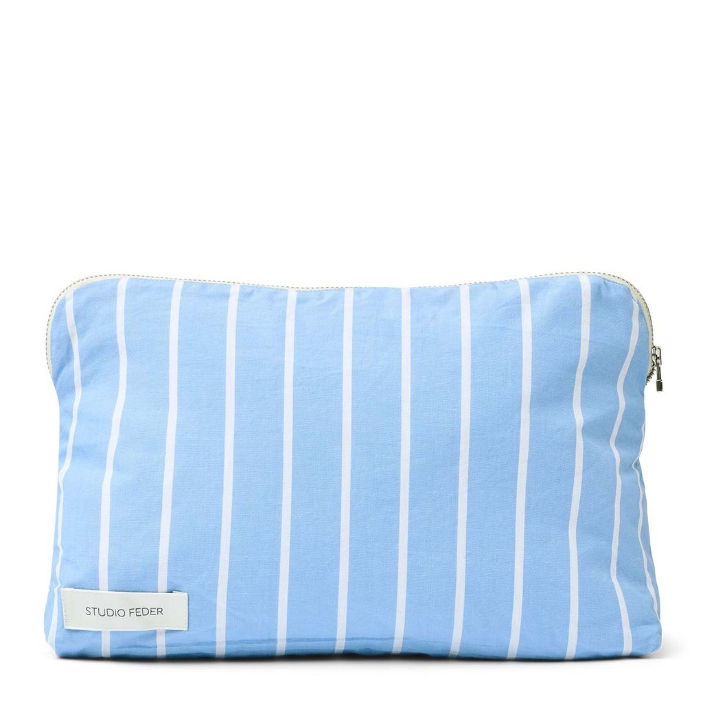 Studio Feder | Celia toilettaske, lyseblå med striber