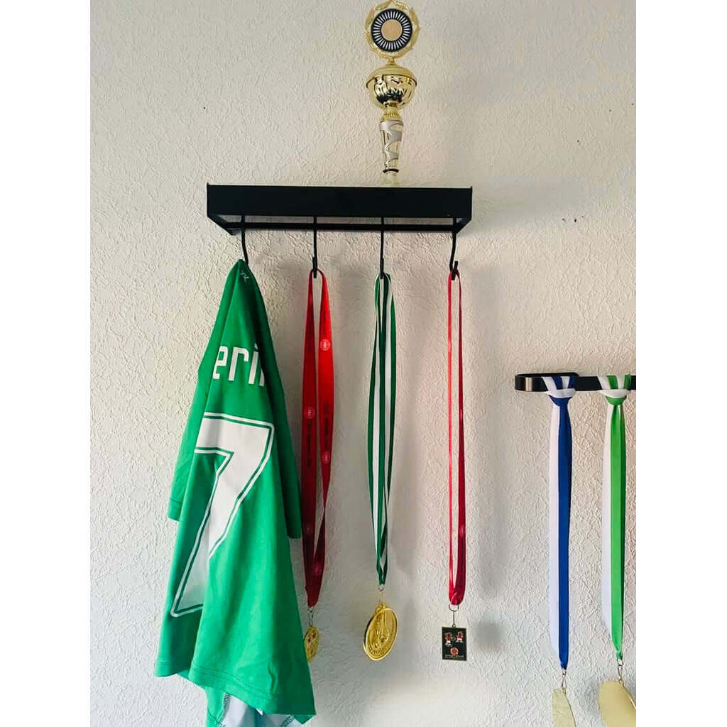 Trofæhylde med 4 kroge - sort stål (UDGÅR)