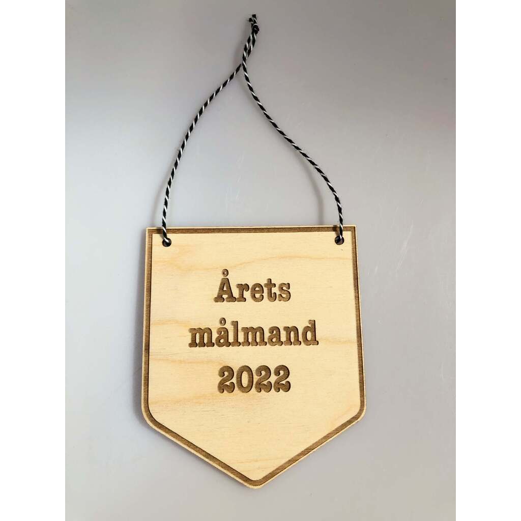 Diplom i træ - med ophængssnor (valgfri tekst), 4